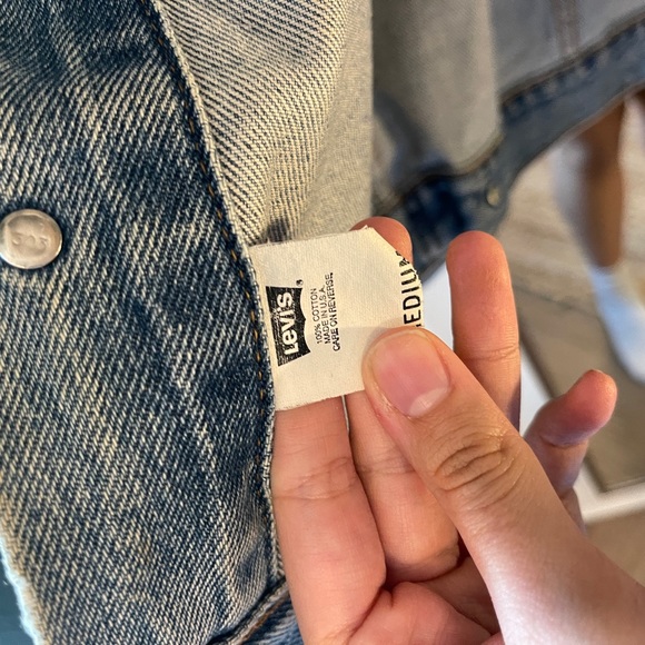 Levi’s denim trucker jacket size medium - Picture 5 of 7
